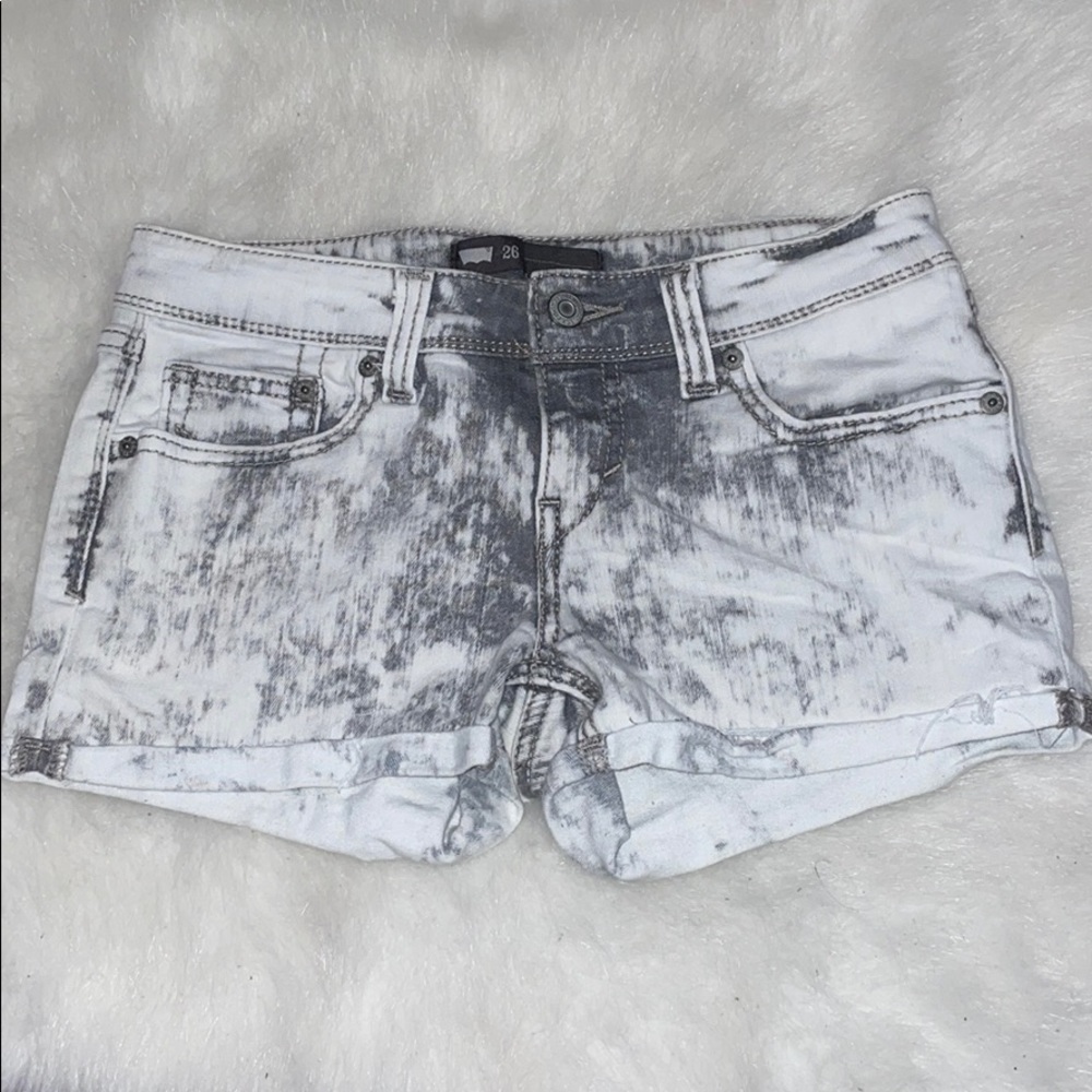 Vintage Levi’s color fade low-rise shorts